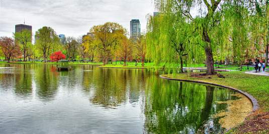 Boston_Public_Garden_panorama