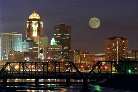 des-moines-skyline-night