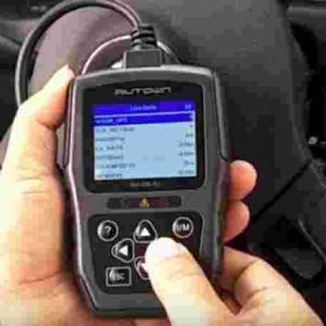 How the Do-it-Yourself can Skip the Mechanic & Use an OBD-II Scanner for Massive Savings